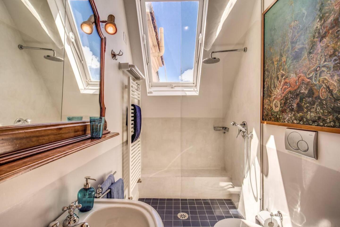Attic With Terrace Overlooking St Peters Basilica روما المظهر الخارجي الصورة