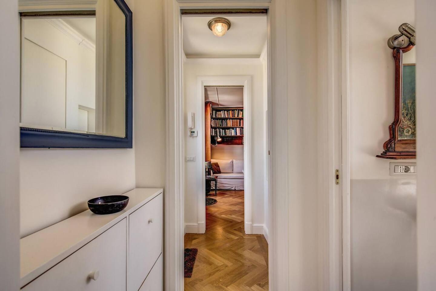 Attic With Terrace Overlooking St Peters Basilica روما المظهر الخارجي الصورة