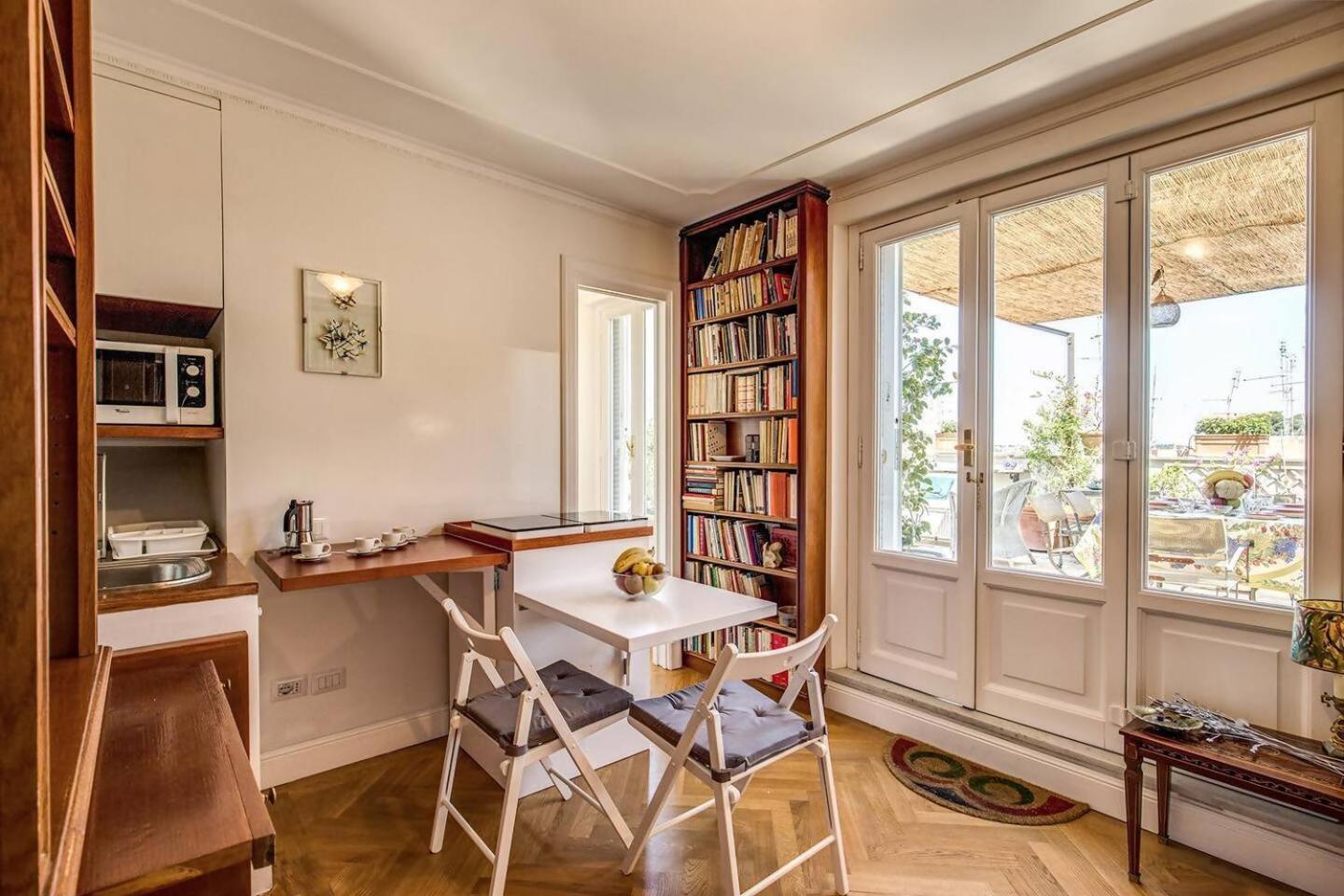 Attic With Terrace Overlooking St Peters Basilica روما المظهر الخارجي الصورة