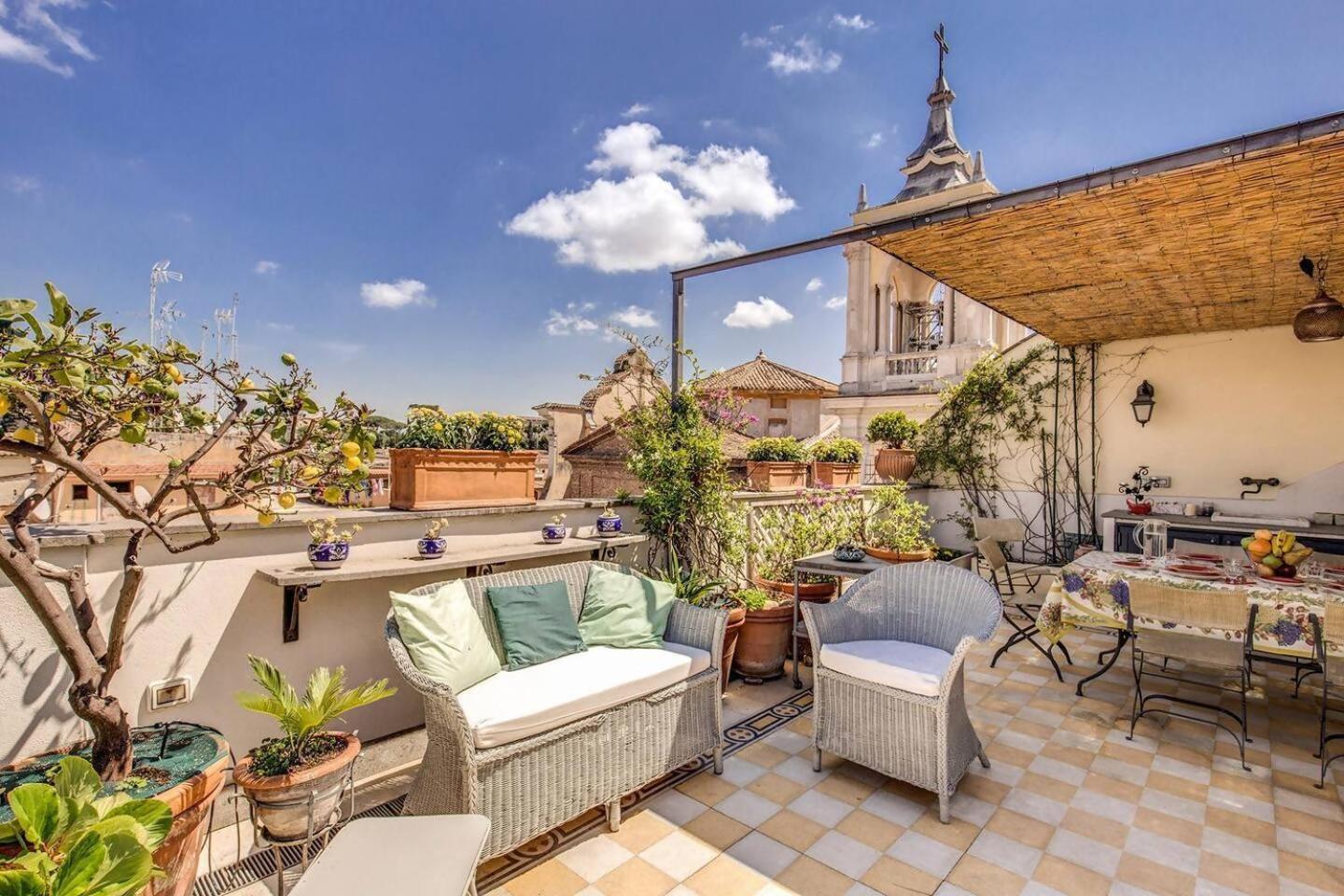 Attic With Terrace Overlooking St Peters Basilica روما المظهر الخارجي الصورة